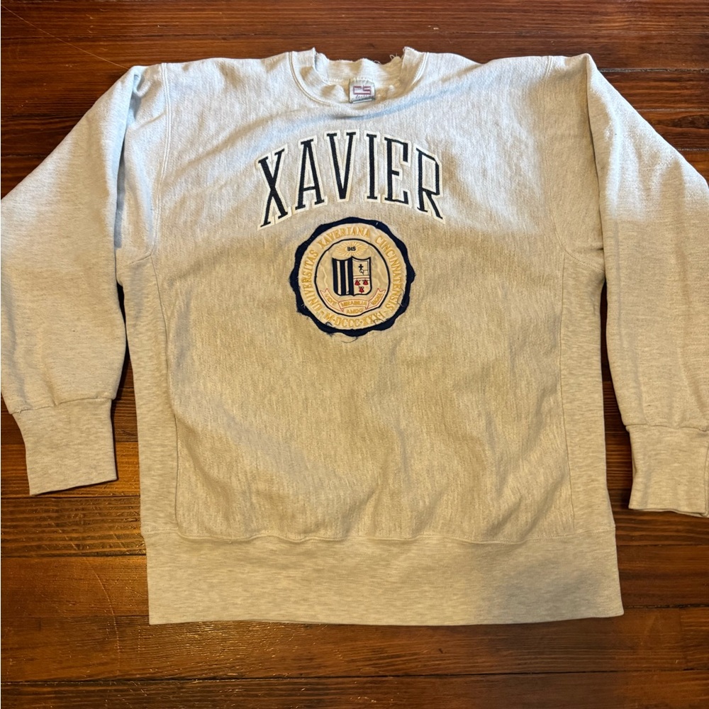 #575 VERY VINTAGE 1980s XAVIER MUSKETEERS Gray Crewneck Sweater. - Picture 9 of 16